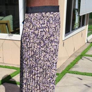 VINCE CAMUTO LADIES PLEATED MIDI SKIRT